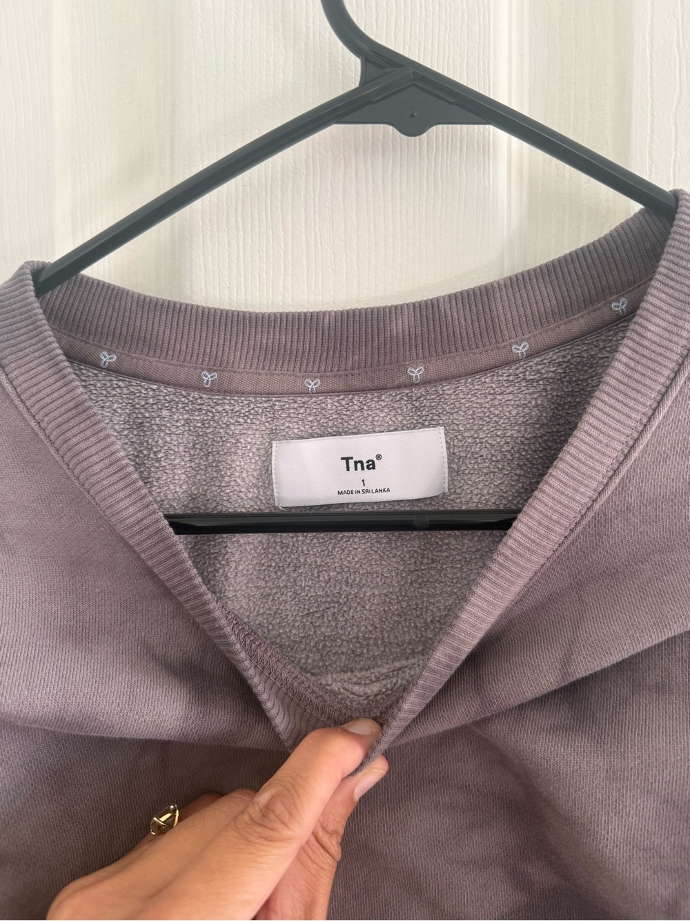 Aritzia TNA Cozy Fleece Cropped Crew Sweatshirt Gray Tie Dye Size 1 - Picture 3 of 6